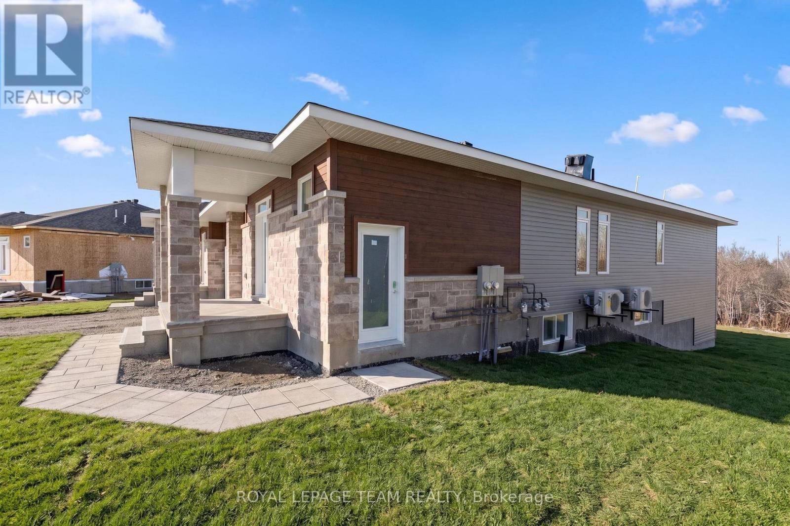 2 - 1124 Moore Street, Brockville, Ontario  K6V 0H2 - Photo 2 - X13695928