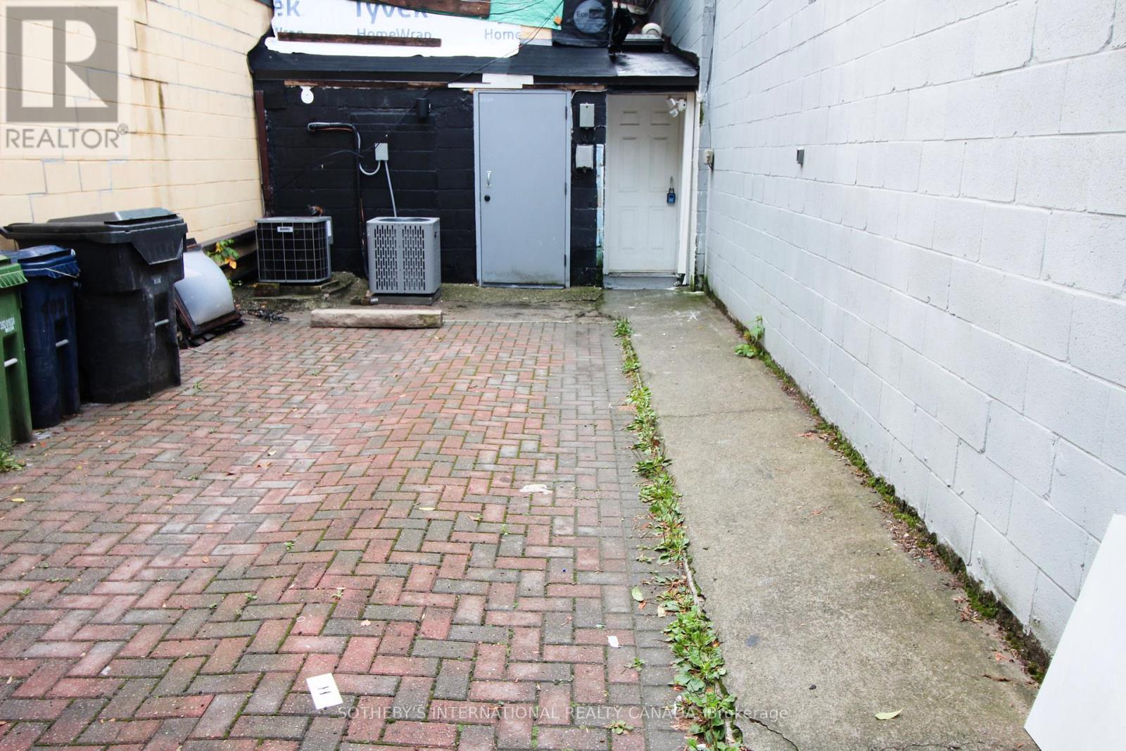 Upper - 1026 Queen Street, Toronto, Ontario  M4M 1K4 - Photo 20 - E13696026