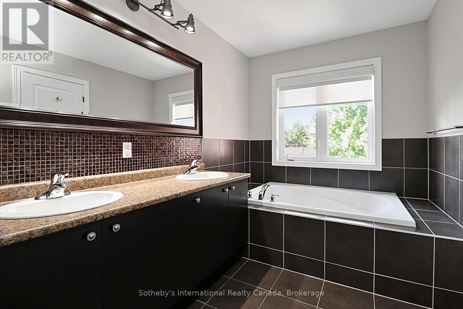 28 Barrington Trail E, Collingwood, Ontario L9Y 0G1 - Photo 40 - S13696022