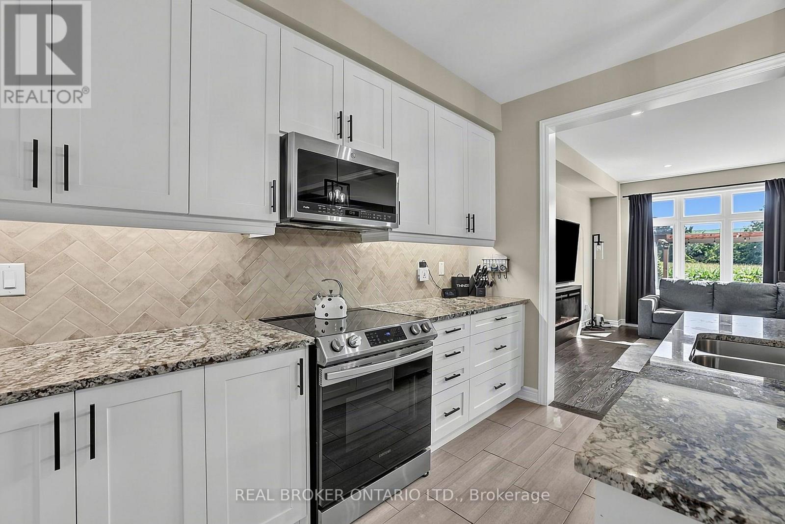 313 Silk Twist Drive, East Gwillimbury, Ontario  L9N 0V4 - Photo 6 - N13695992