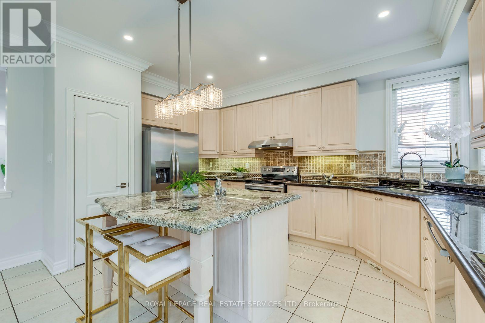 303 Burloak Drive, Oakville, Ontario  L6L 6T6 - Photo 21 - W13695906