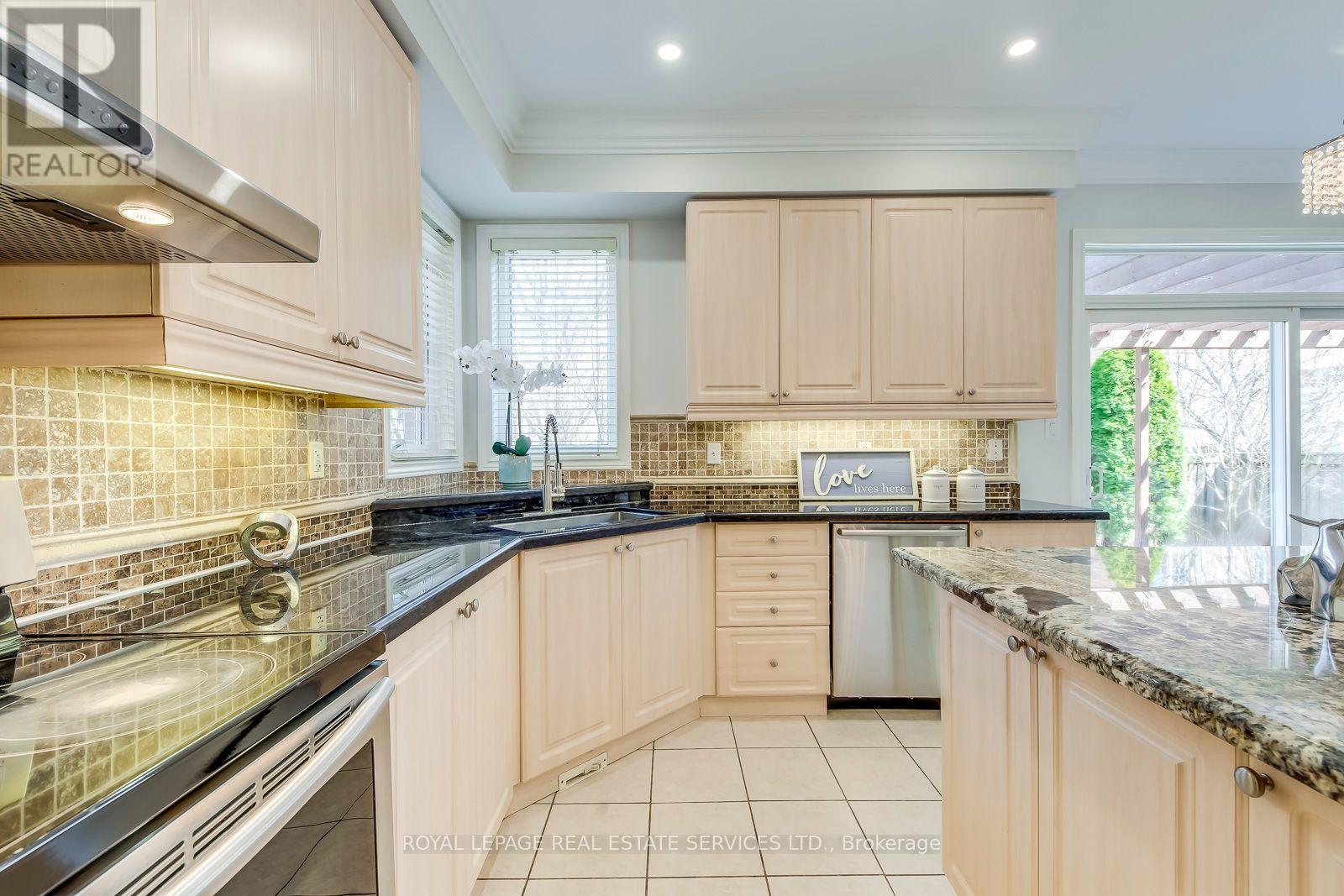 303 Burloak Drive, Oakville, Ontario  L6L 6T6 - Photo 22 - W13695906