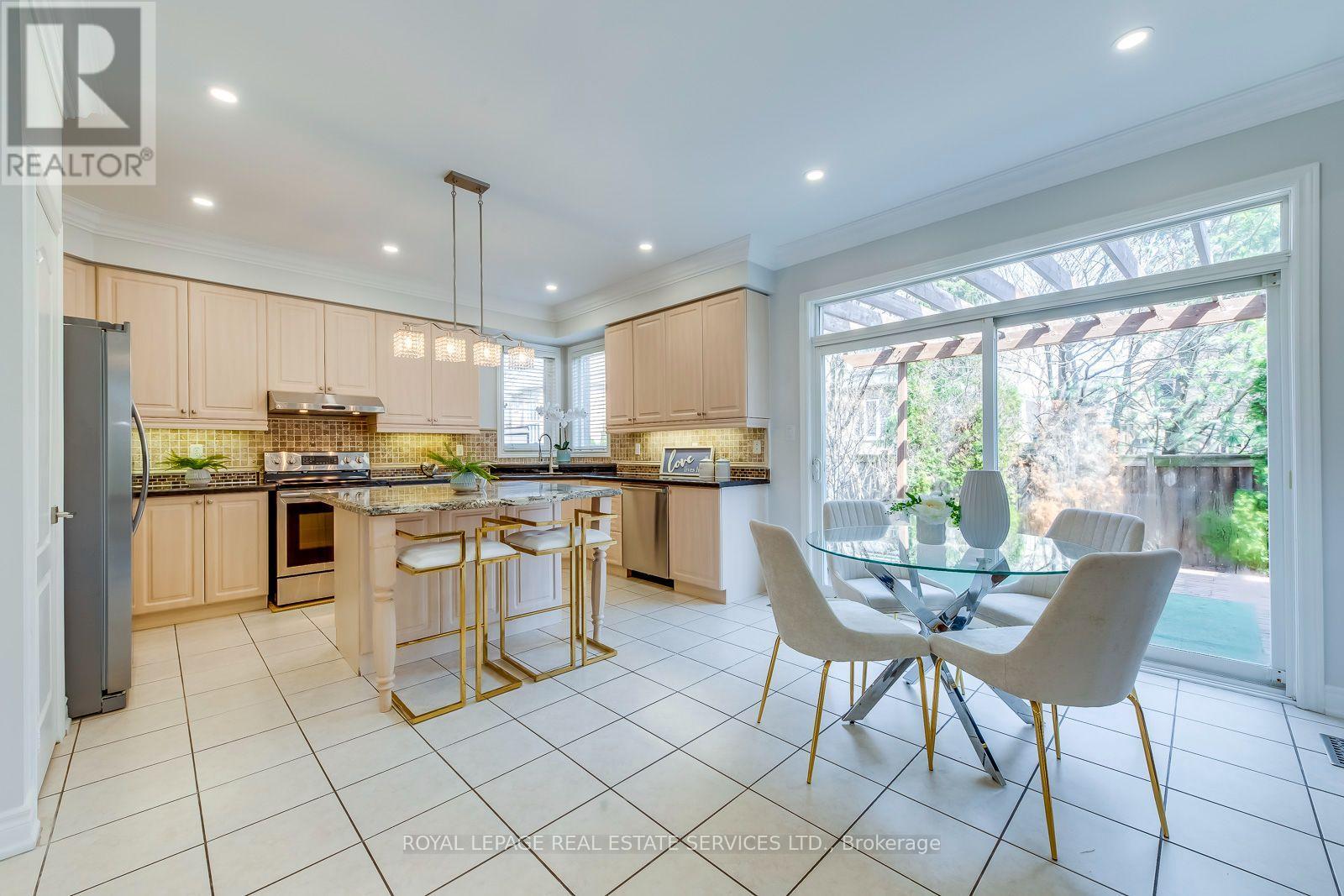 303 Burloak Drive, Oakville, Ontario  L6L 6T6 - Photo 24 - W13695906