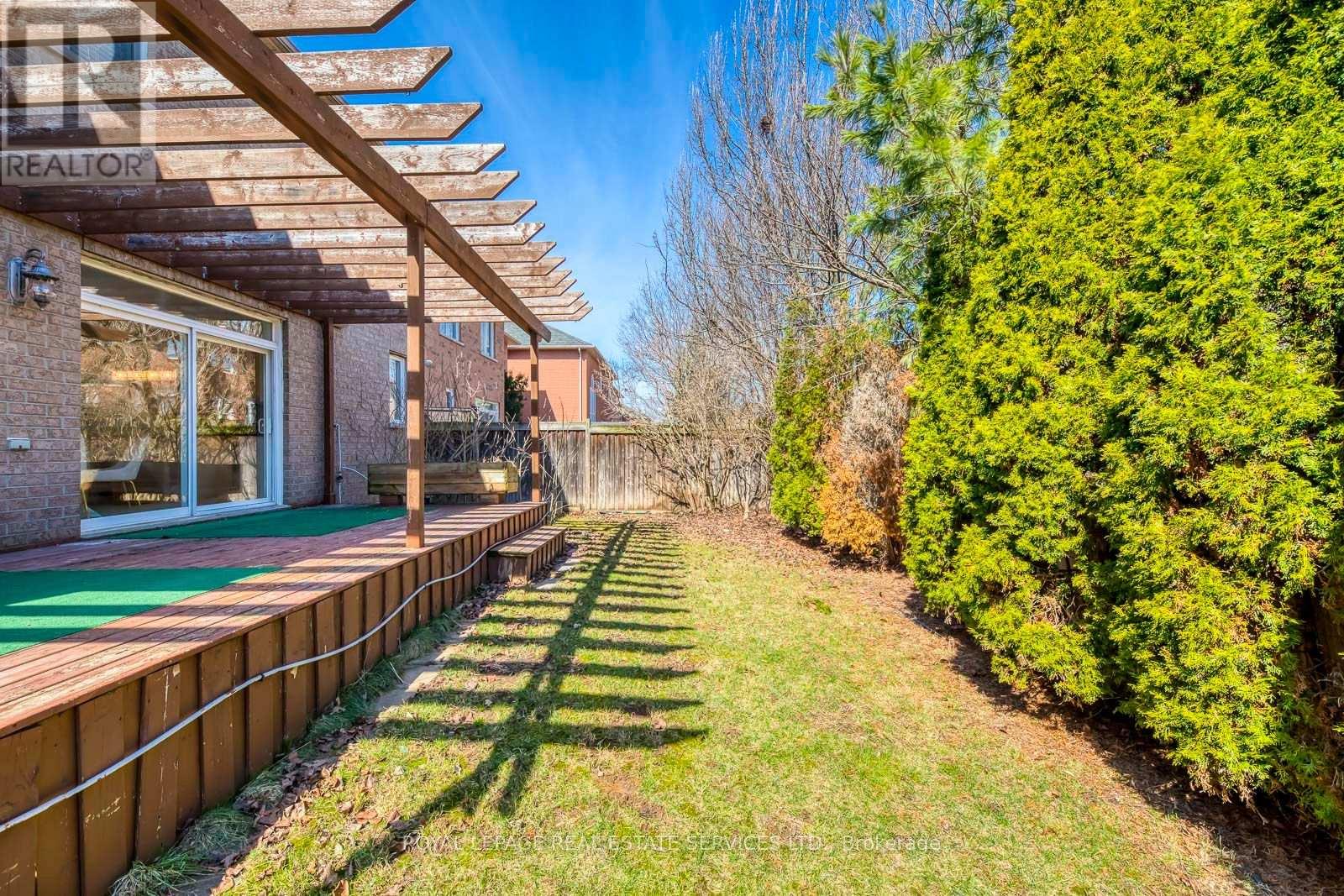 303 Burloak Drive, Oakville, Ontario  L6L 6T6 - Photo 47 - W13695906