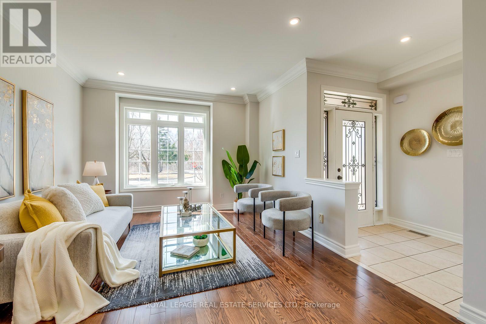 303 Burloak Drive, Oakville, Ontario  L6L 6T6 - Photo 8 - W13695906