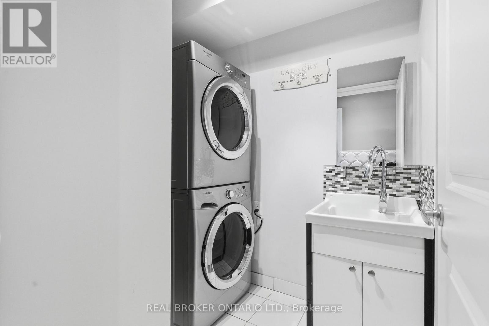39 Lobo Mews, Toronto, Ontario  M8Z 0B2 - Photo 20 - W13695924
