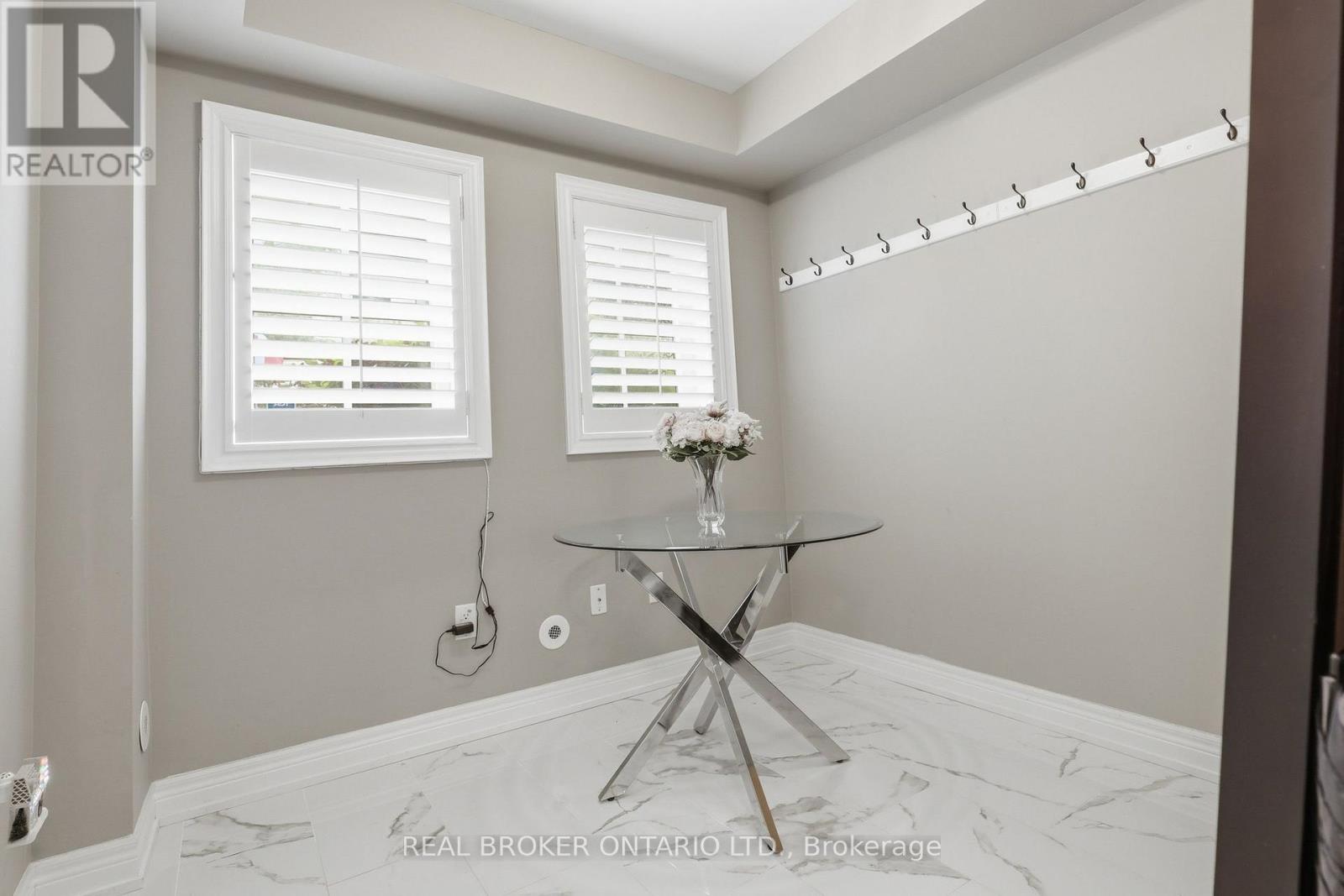 39 Lobo Mews, Toronto, Ontario  M8Z 0B2 - Photo 4 - W13695924