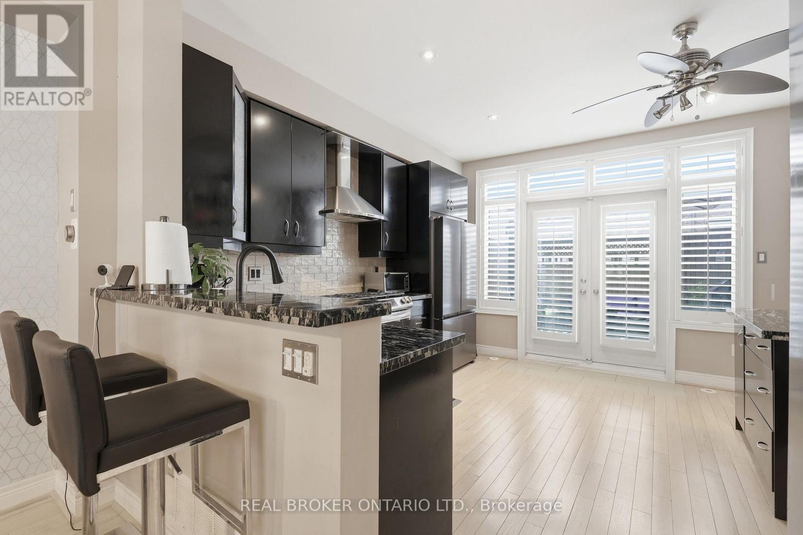 39 Lobo Mews, Toronto, Ontario  M8Z 0B2 - Photo 6 - W13695924