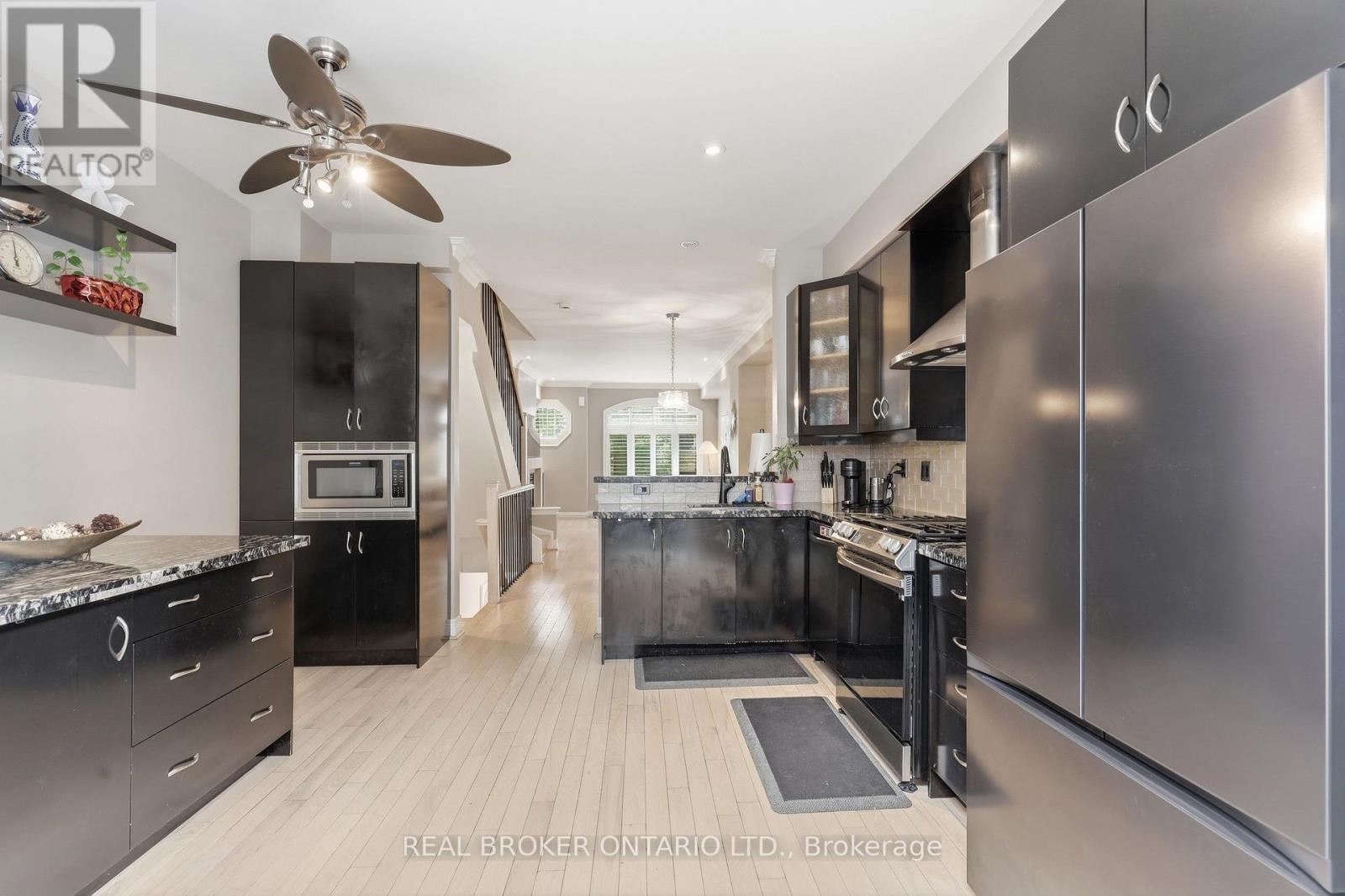 39 Lobo Mews, Toronto, Ontario  M8Z 0B2 - Photo 7 - W13695924