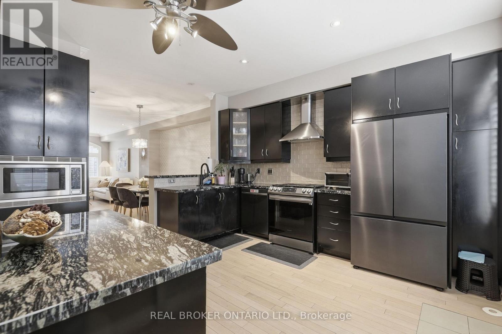 39 Lobo Mews, Toronto, Ontario  M8Z 0B2 - Photo 8 - W13695924