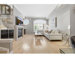 39 LOBO MEWS, Toronto, Ontario