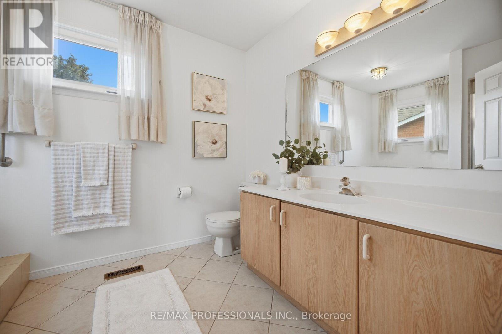 14 Laura Court, Brampton, Ontario  L6S 5E9 - Photo 32 - W13695932