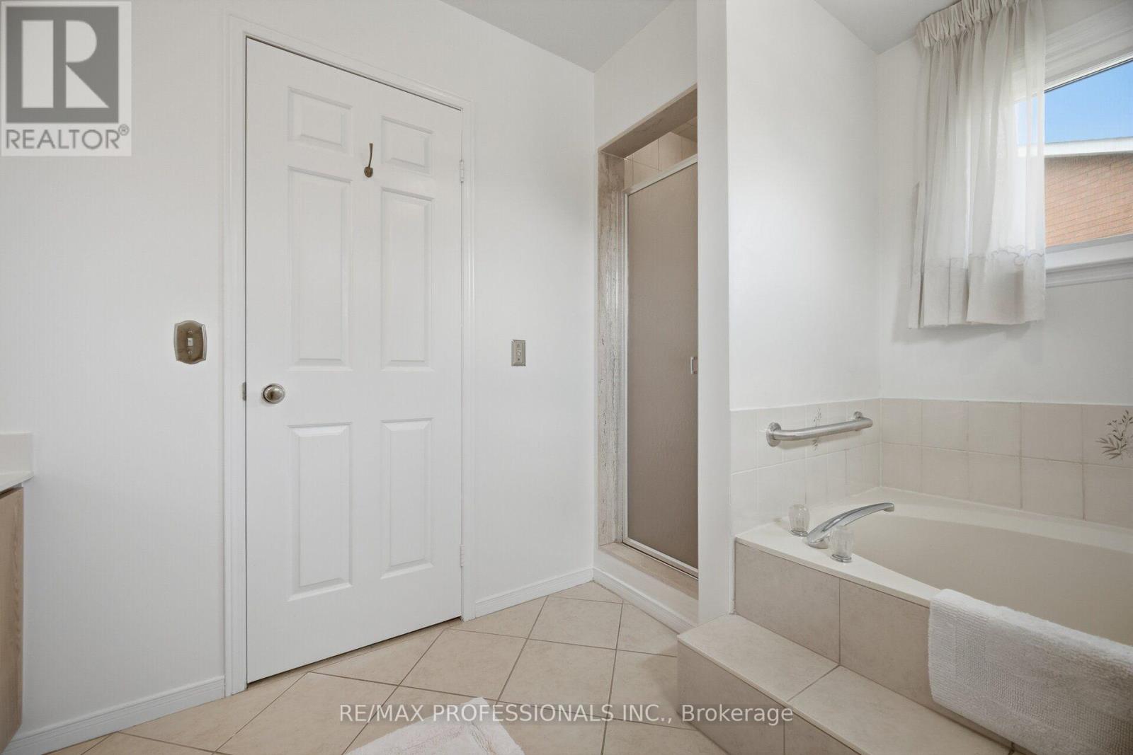 14 Laura Court, Brampton, Ontario  L6S 5E9 - Photo 33 - W13695932