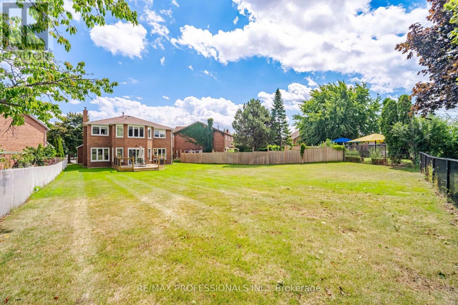 14 Laura Court, Brampton, Ontario  L6S 5E9 - Photo 46 - W13695932
