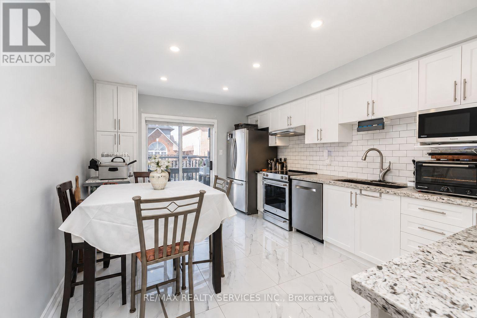 50 Sunny Glen Crescent, Brampton, Ontario  L7A 2C6 - Photo 10 - W13695934