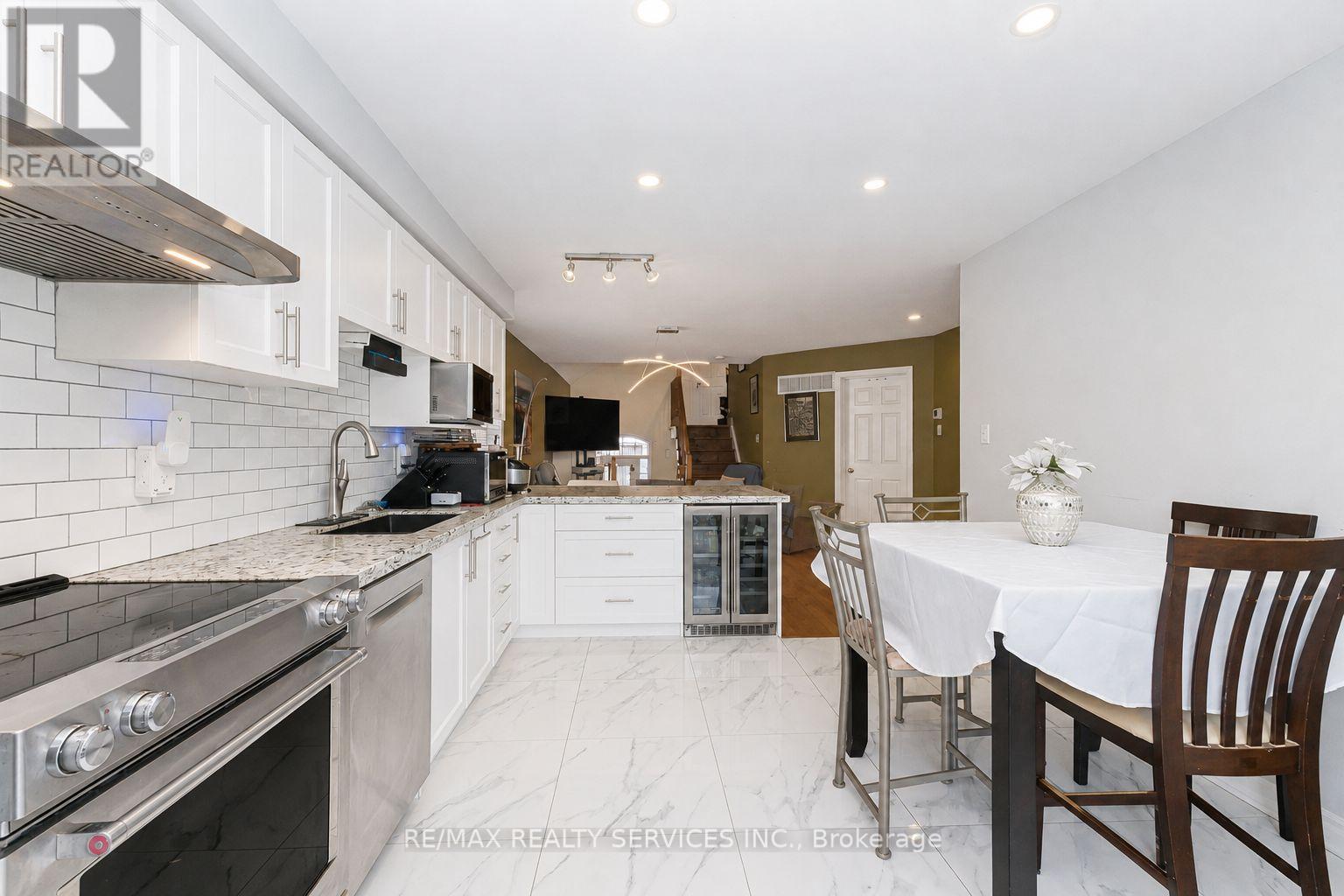 50 Sunny Glen Crescent, Brampton, Ontario  L7A 2C6 - Photo 11 - W13695934