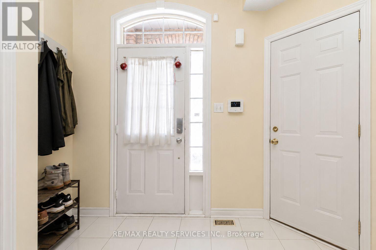 50 Sunny Glen Crescent, Brampton, Ontario  L7A 2C6 - Photo 4 - W13695934