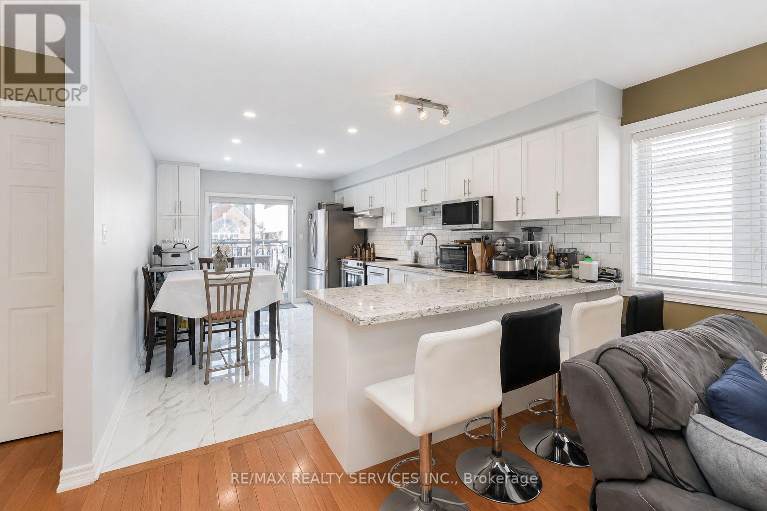 50 Sunny Glen Crescent, Brampton, Ontario  L7A 2C6 - Photo 9 - W13695934