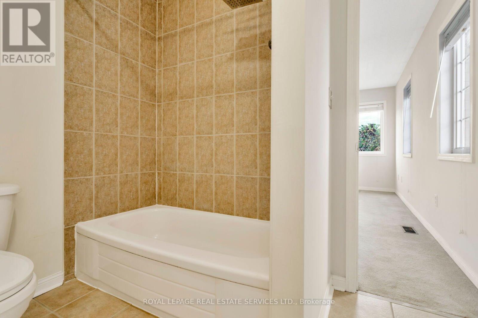 2204 Grand Oak Trail, Oakville, Ontario  L6M 4S6 - Photo 19 - W13695936