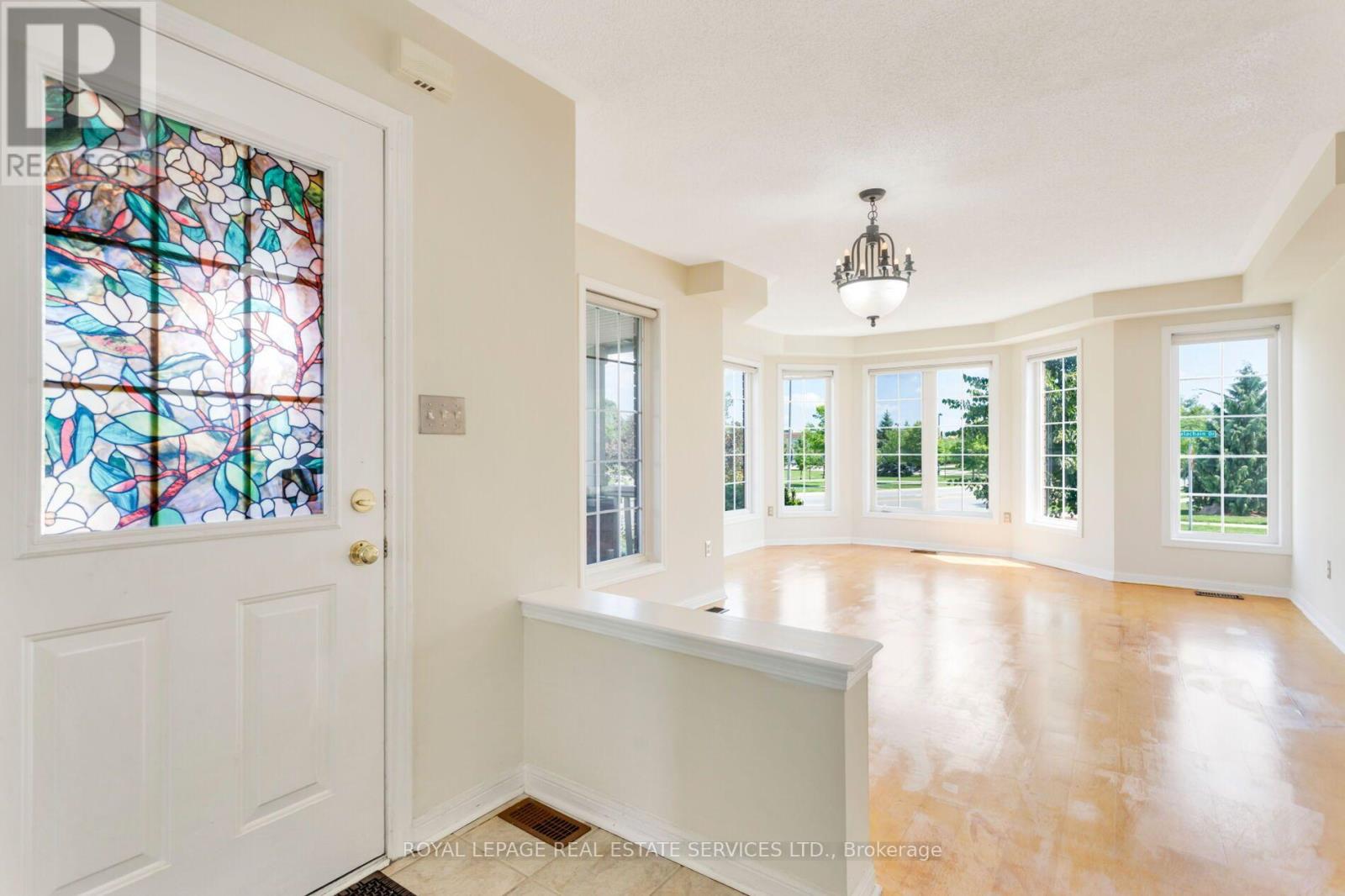 2204 Grand Oak Trail, Oakville, Ontario  L6M 4S6 - Photo 2 - W13695936