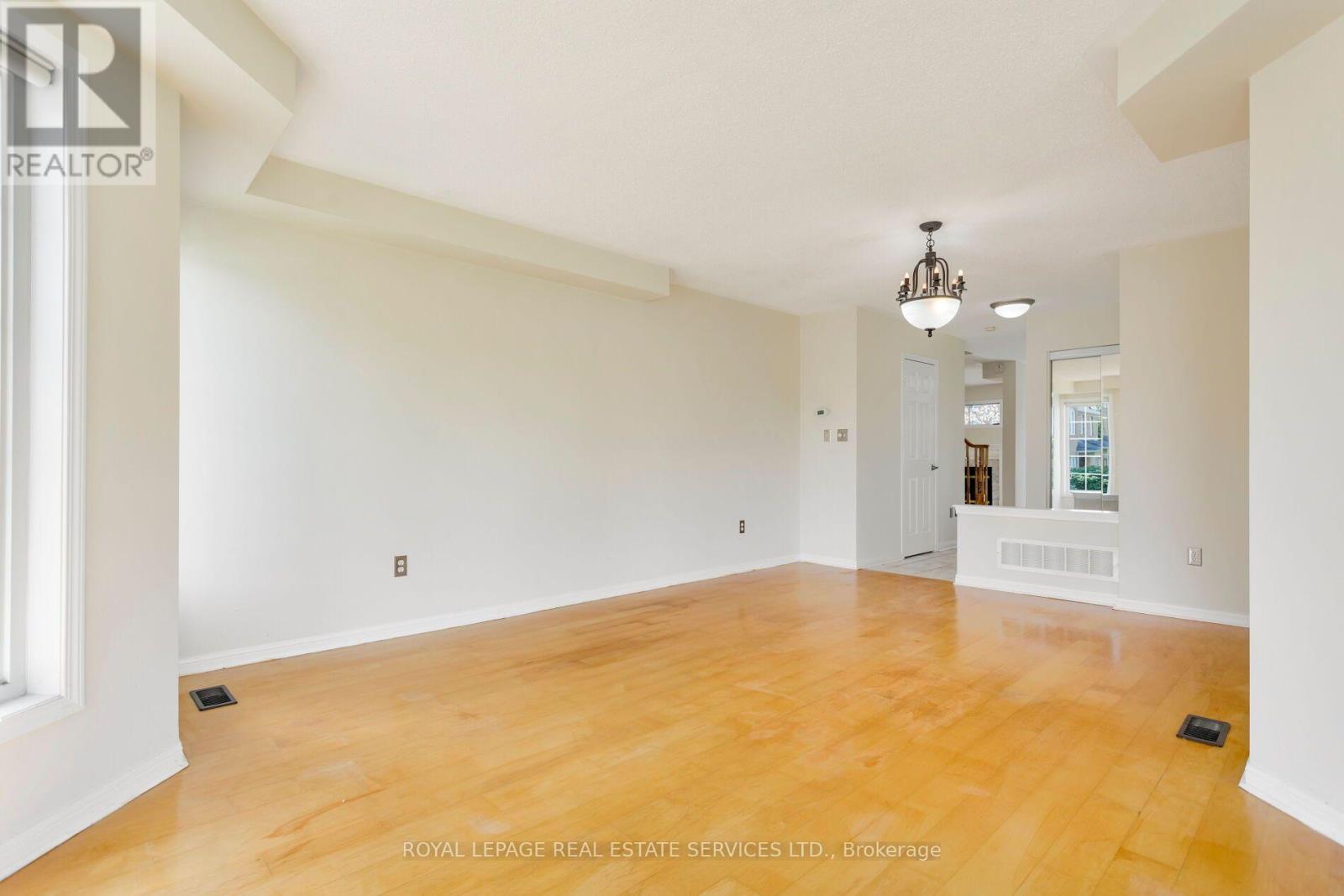 2204 Grand Oak Trail, Oakville, Ontario  L6M 4S6 - Photo 3 - W13695936