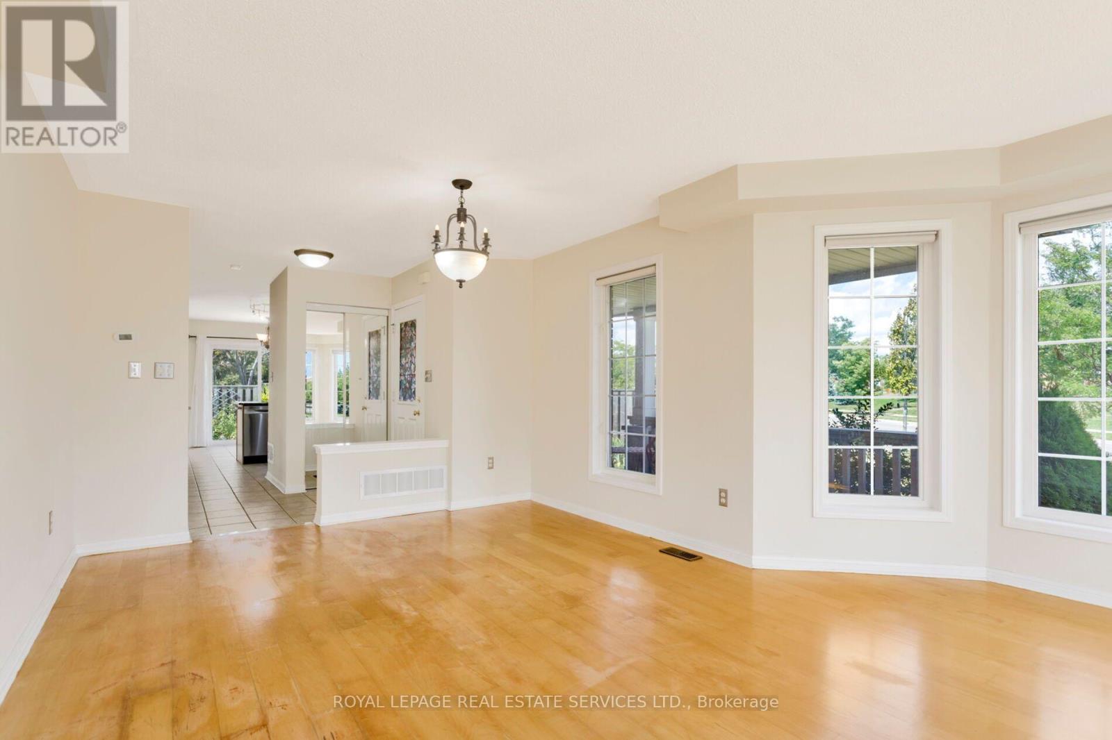 2204 Grand Oak Trail, Oakville, Ontario  L6M 4S6 - Photo 5 - W13695936