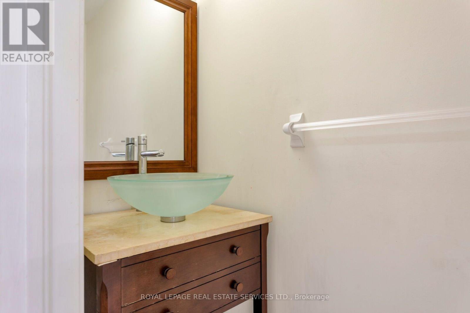2204 Grand Oak Trail, Oakville, Ontario  L6M 4S6 - Photo 6 - W13695936