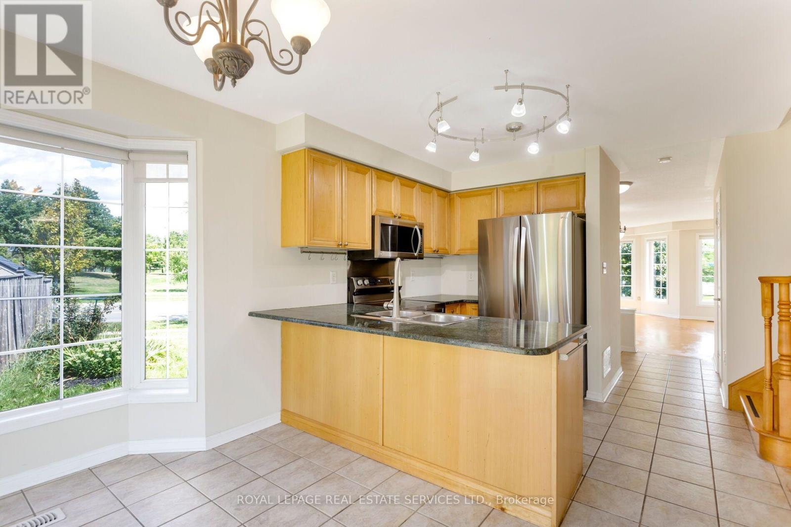 2204 Grand Oak Trail, Oakville, Ontario  L6M 4S6 - Photo 7 - W13695936