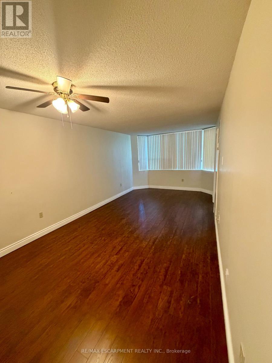 103 - 1270 Maple Crossing Boulevard E, Burlington, Ontario  L7S 2J3 - Photo 10 - W13695966