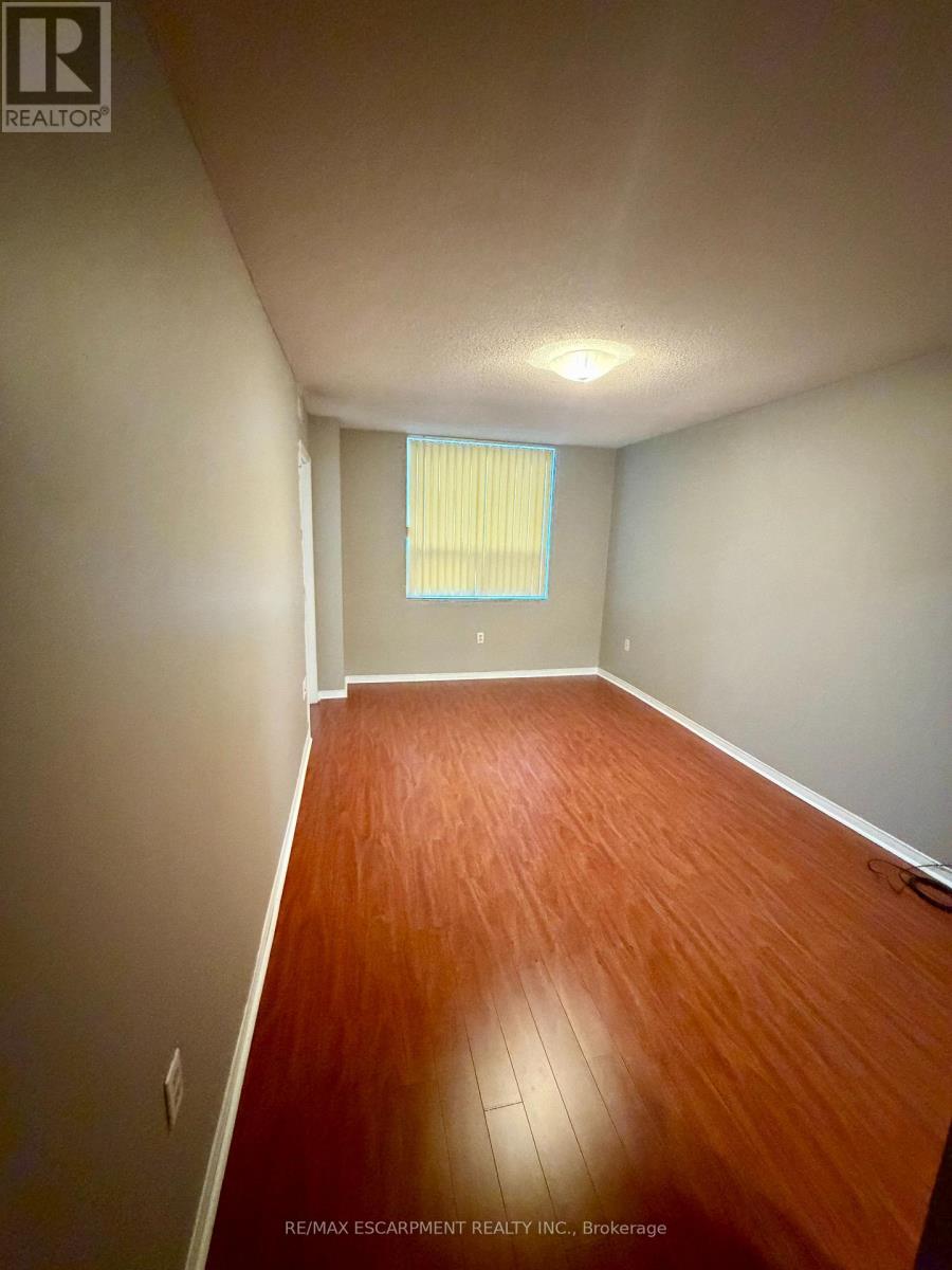 103 - 1270 Maple Crossing Boulevard E, Burlington, Ontario  L7S 2J3 - Photo 13 - W13695966