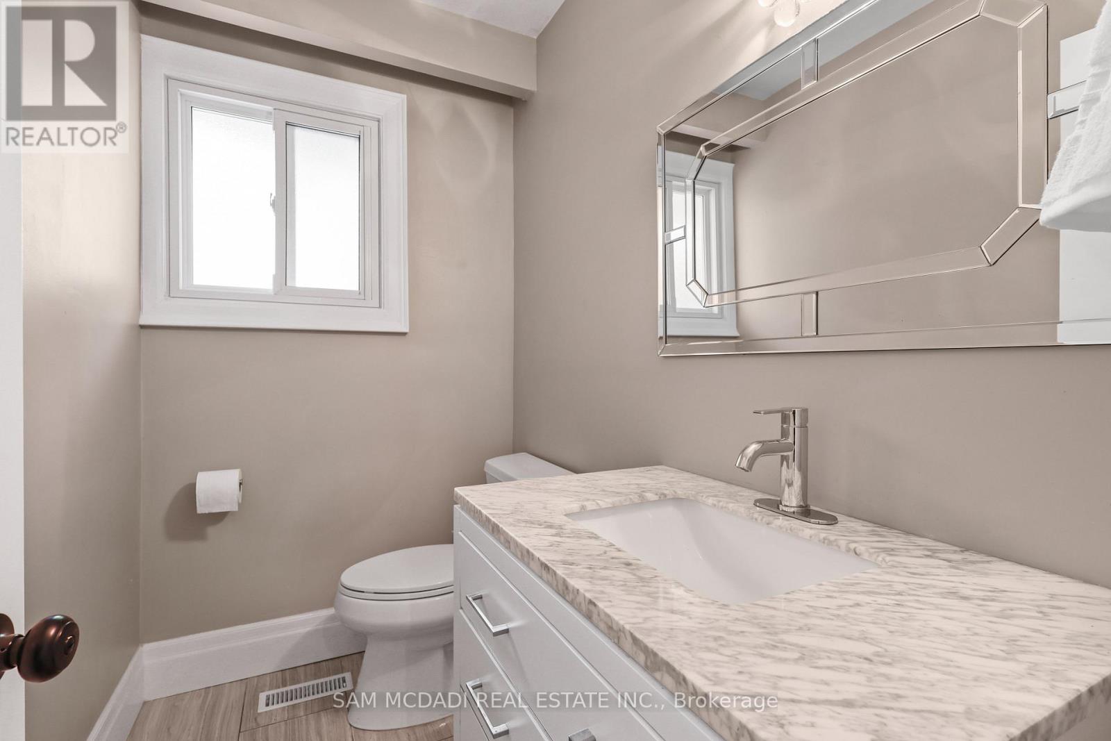 1449 Truscott Drive, Mississauga, Ontario  L5J 1Z1 - Photo 13 - W13695994