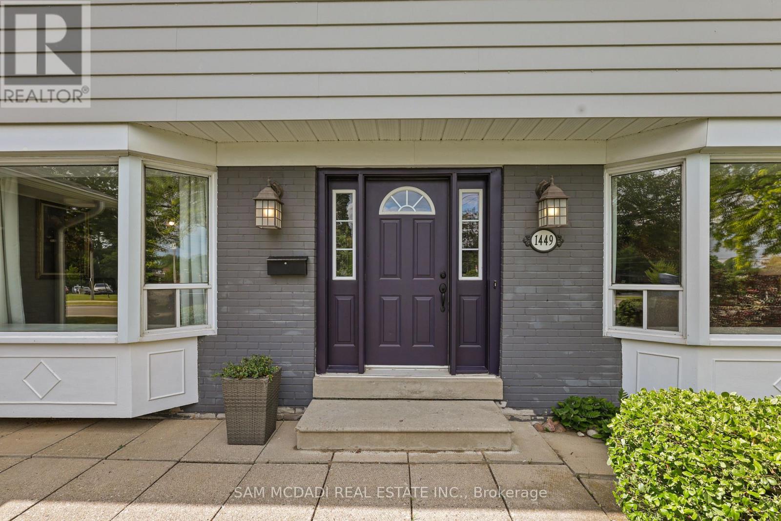 1449 Truscott Drive, Mississauga, Ontario  L5J 1Z1 - Photo 3 - W13695994