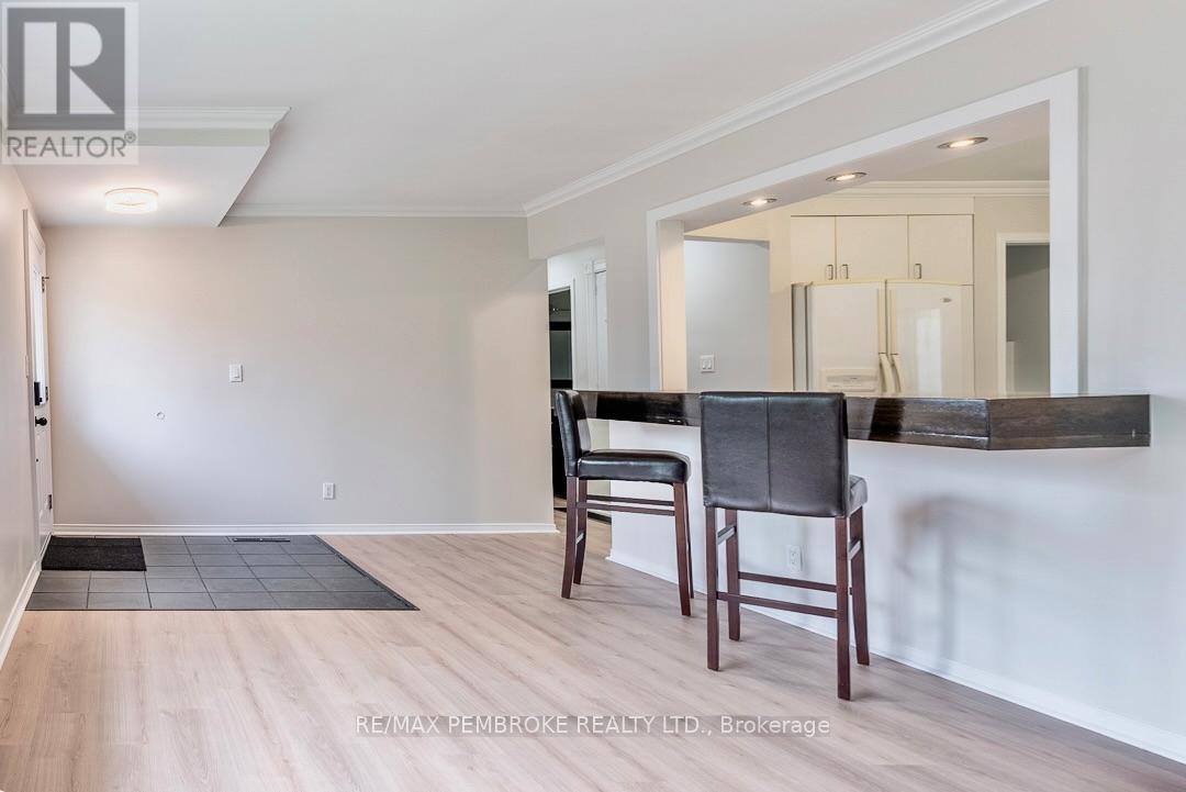 310 Esther Street, Pembroke, Ontario  K8A 3C7 - Photo 9 - X13524794