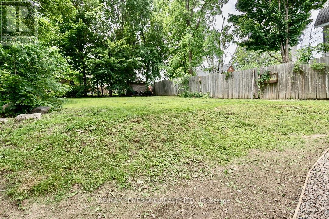 310 Esther Street, Pembroke, Ontario  K8A 3C7 - Photo 40 - X13524794
