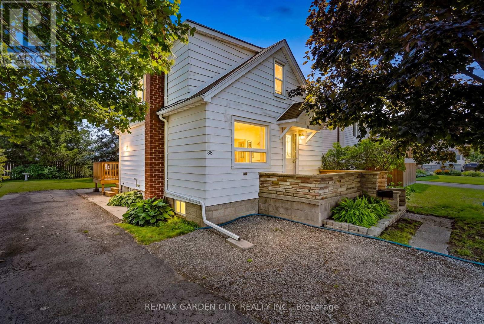 38 Oakwood Street, Port Colborne, Ontario  L3K 5E9 - Photo 1 - X13693494
