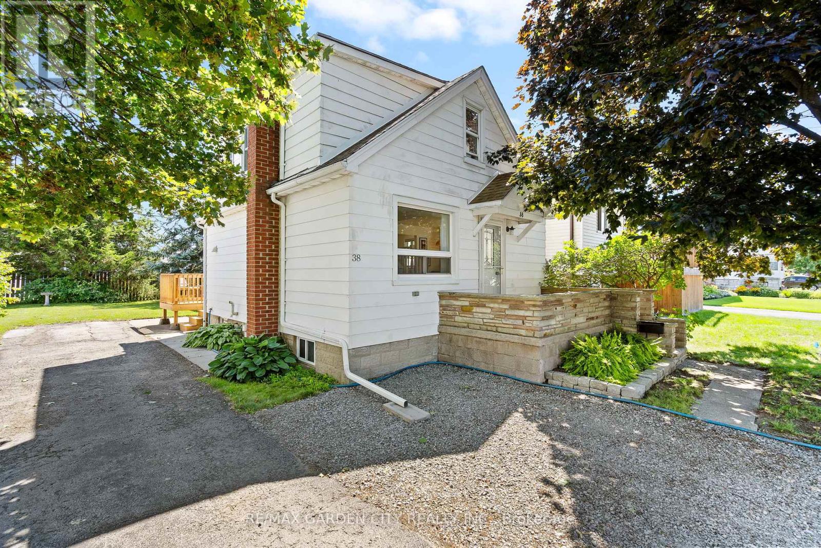 38 Oakwood Street, Port Colborne, Ontario  L3K 5E9 - Photo 2 - X13693494