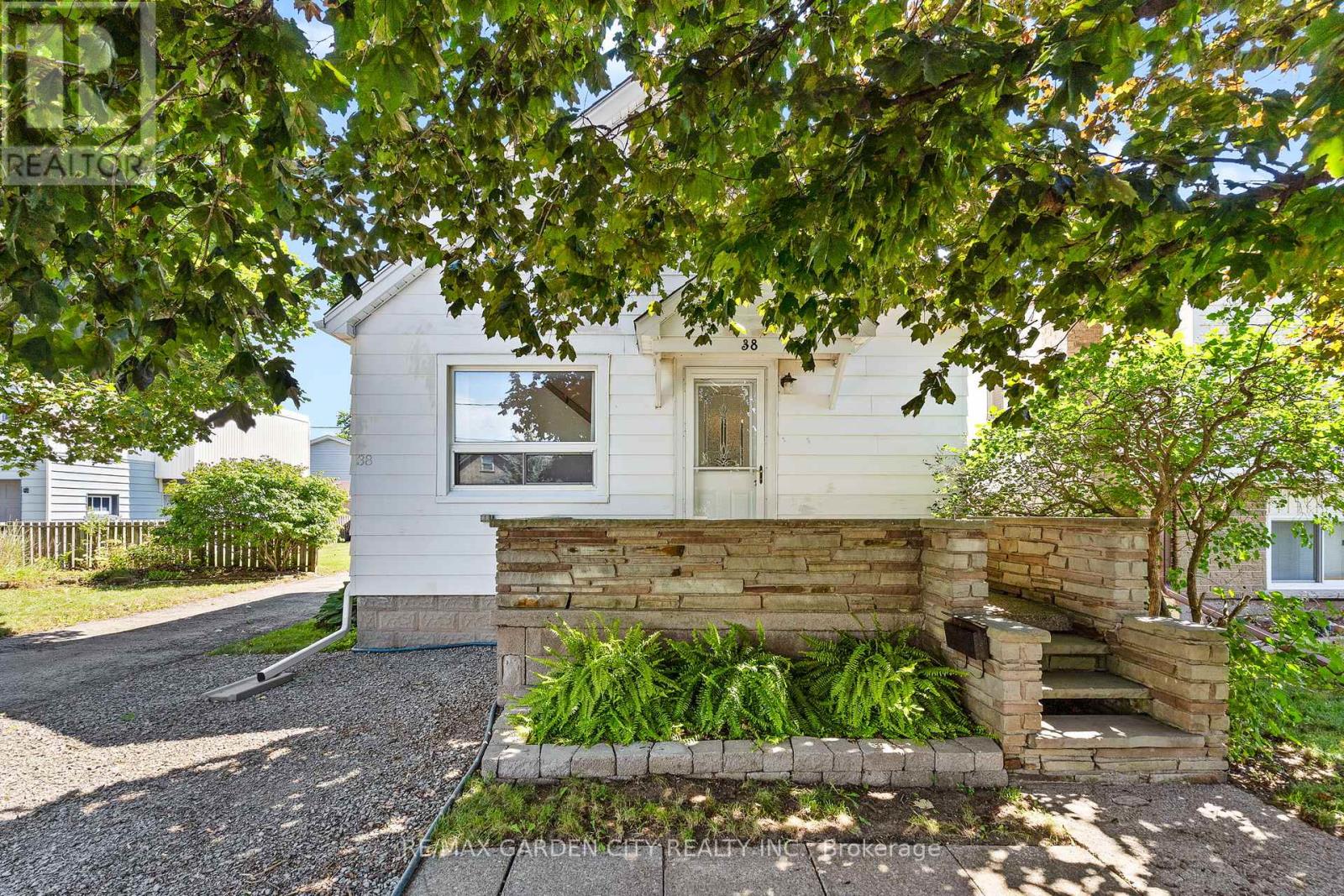 38 Oakwood Street, Port Colborne, Ontario  L3K 5E9 - Photo 4 - X13693494