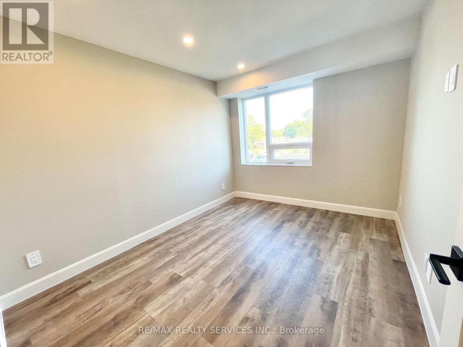 213 - 34 Norman Street, Brantford, Ontario  N3R 2Y1 - Photo 8 - X13554454