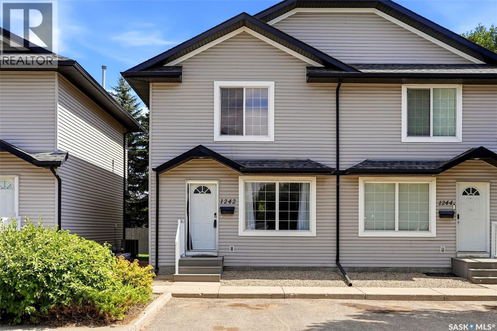 1242 Wessex Place, Regina, Saskatchewan  S4N 7S2 - Photo 1 - SK046081