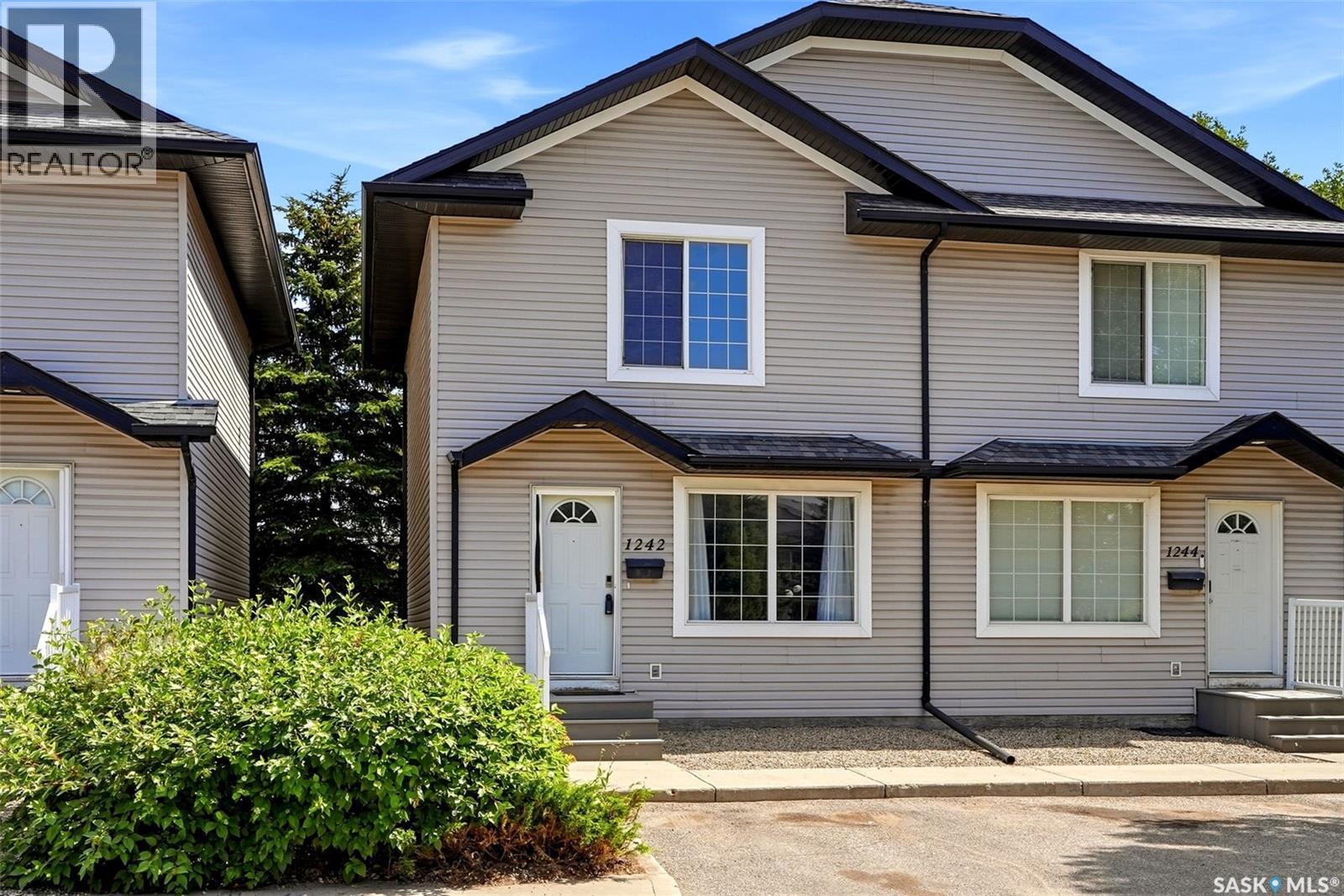 1242 Wessex Place, Regina, Saskatchewan  S4N 7S2 - Photo 2 - SK046081