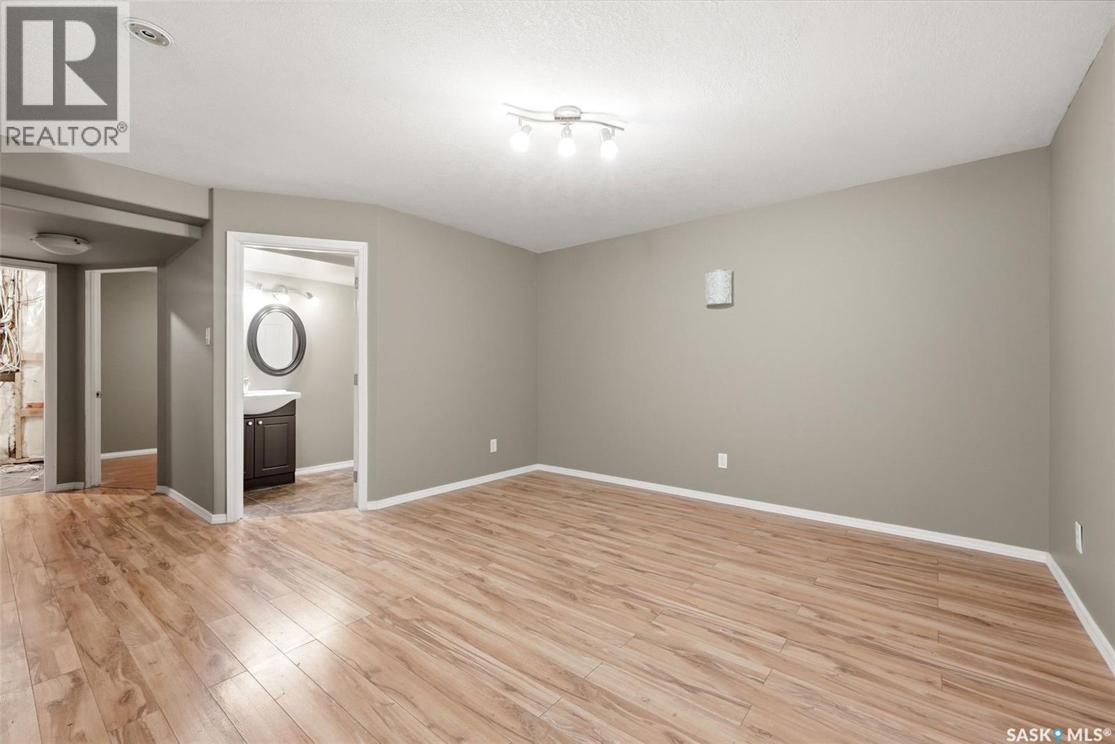 1242 Wessex Place, Regina, Saskatchewan  S4N 7S2 - Photo 22 - SK046081