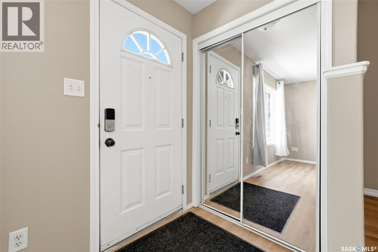 1242 Wessex Place, Regina, Saskatchewan  S4N 7S2 - Photo 3 - SK046081