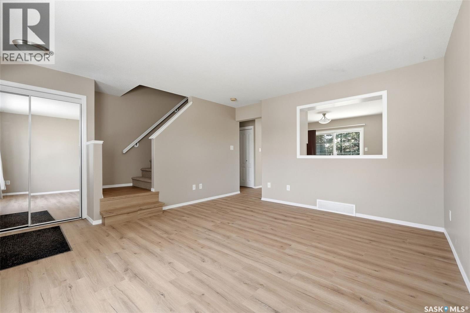 1242 Wessex Place, Regina, Saskatchewan  S4N 7S2 - Photo 5 - SK046081