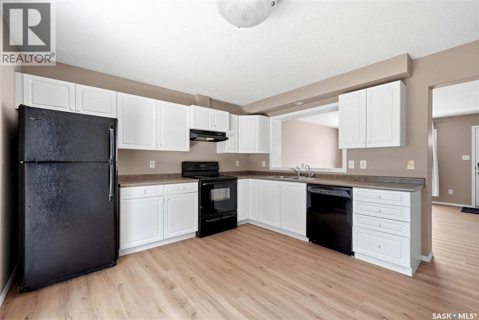 1242 Wessex Place, Regina, Saskatchewan  S4N 7S2 - Photo 7 - SK046081