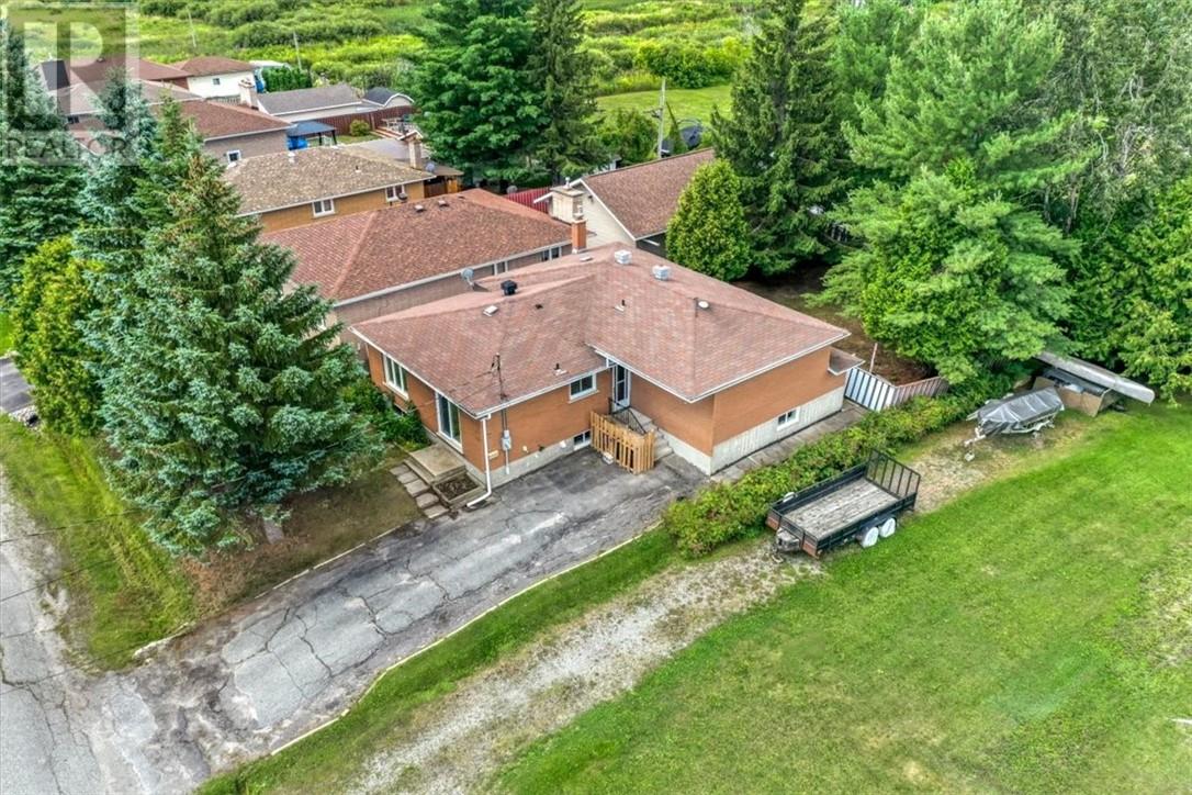 943 Martin Avenue, Sudbury, Ontario  P3A 2Z2 - Photo 2 - 2129891
