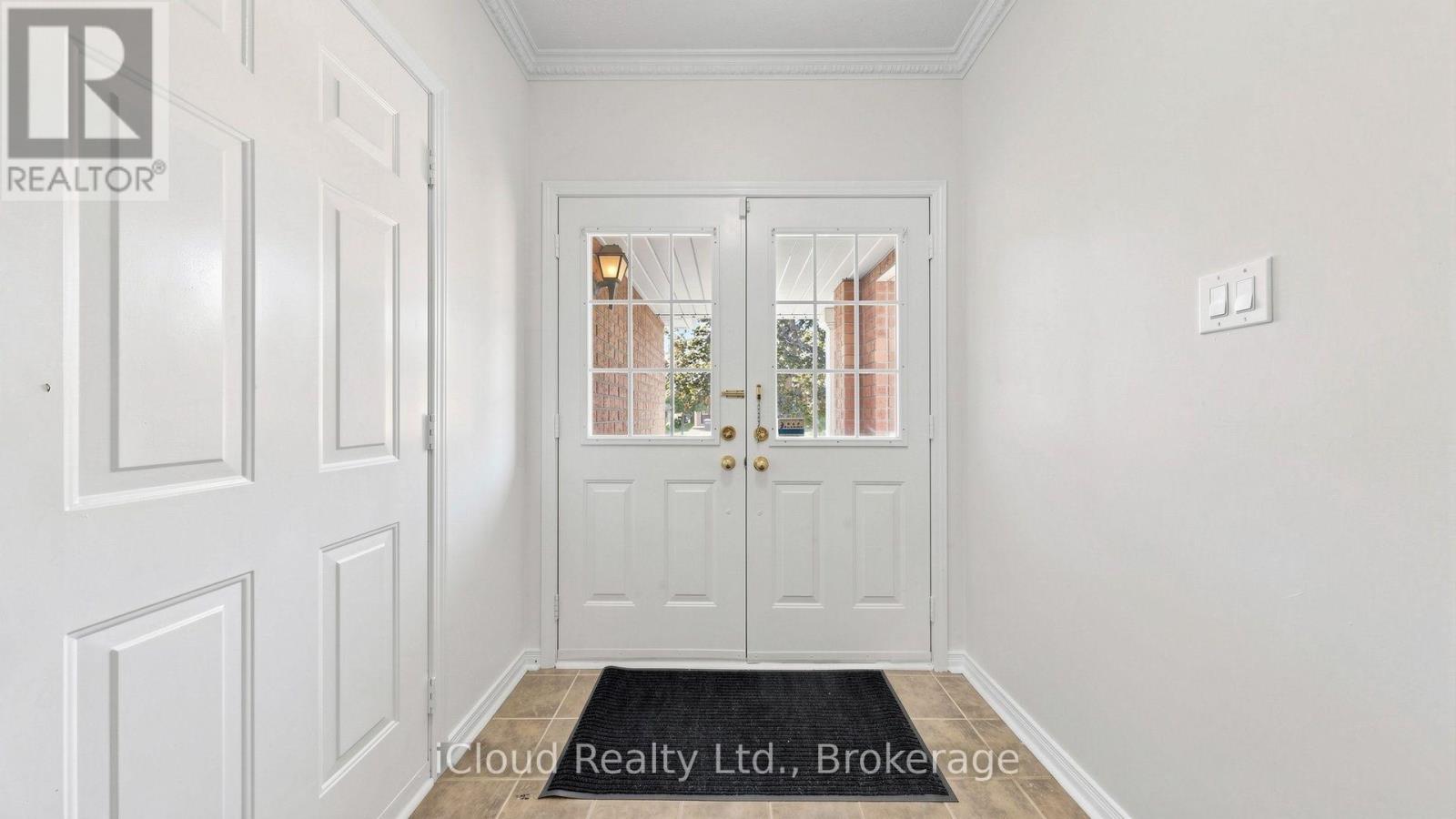 5661 Volpe Avenue, Mississauga, Ontario  L5V 3A6 - Photo 5 - W13644924