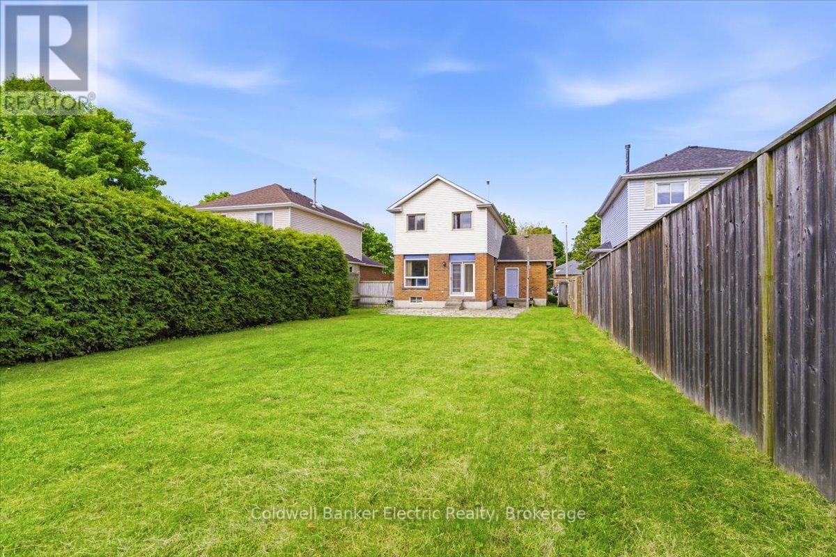 3 Walbridge Court, Clarington, Ontario  L1C 4B7 - Photo 2 - E13696104