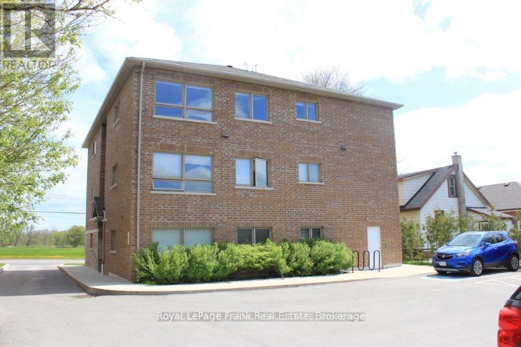 3 - 1418 Simcoe Street S, Oshawa, Ontario  L1H 4M4 - Photo 2 - E13696288