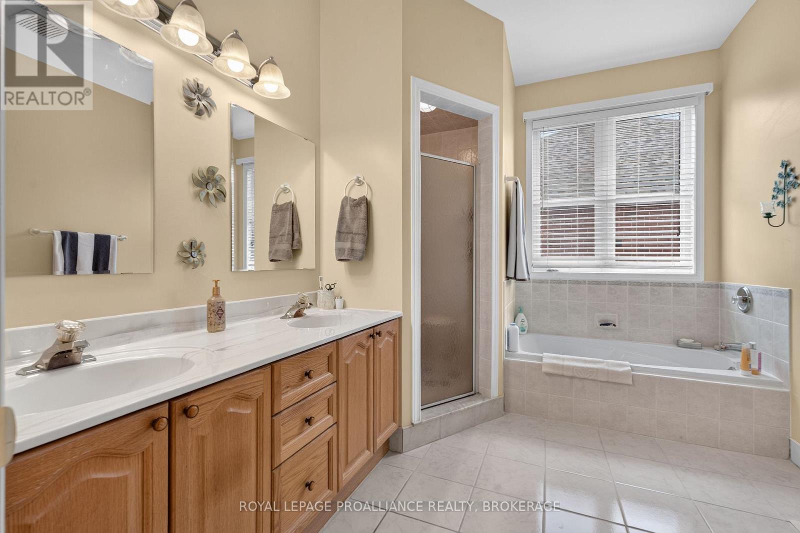 86 Abbey Dawn Drive, Loyalist, Ontario  K0H 1G0 - Photo 29 - X13696116