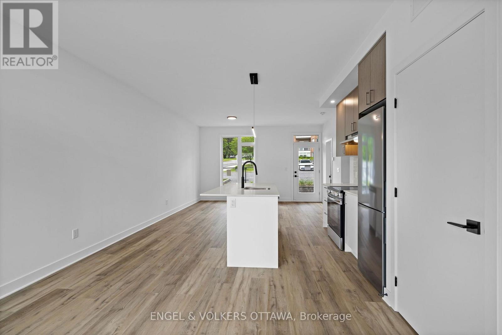 D - 1258 Marenger Street, Ottawa, Ontario  K1C 1S2 - Photo 4 - X13696160